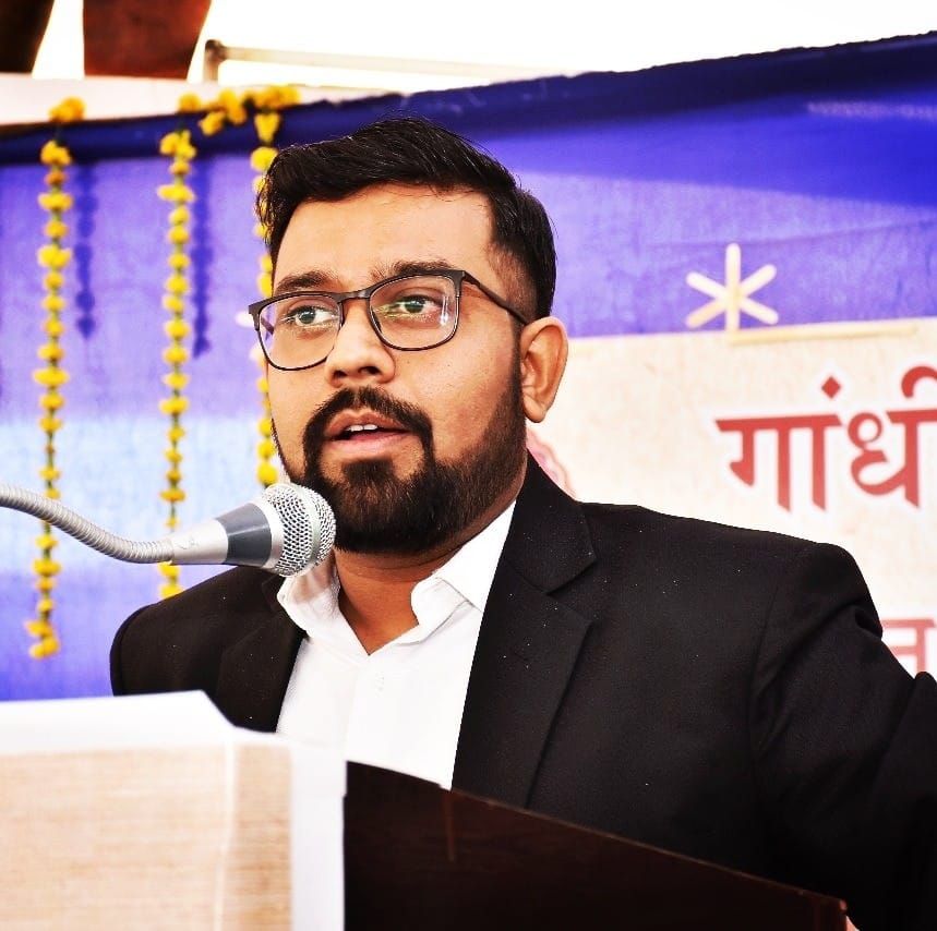 Dr. Panch Rishi Dev Sharma delivering lecture on Constitutionalism and Jurisprudence